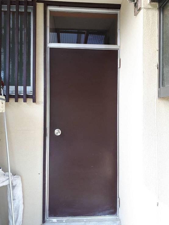 有明トーヨーのお正月まえに玄関と勝手口きれいにした～いの施工前の写真2
