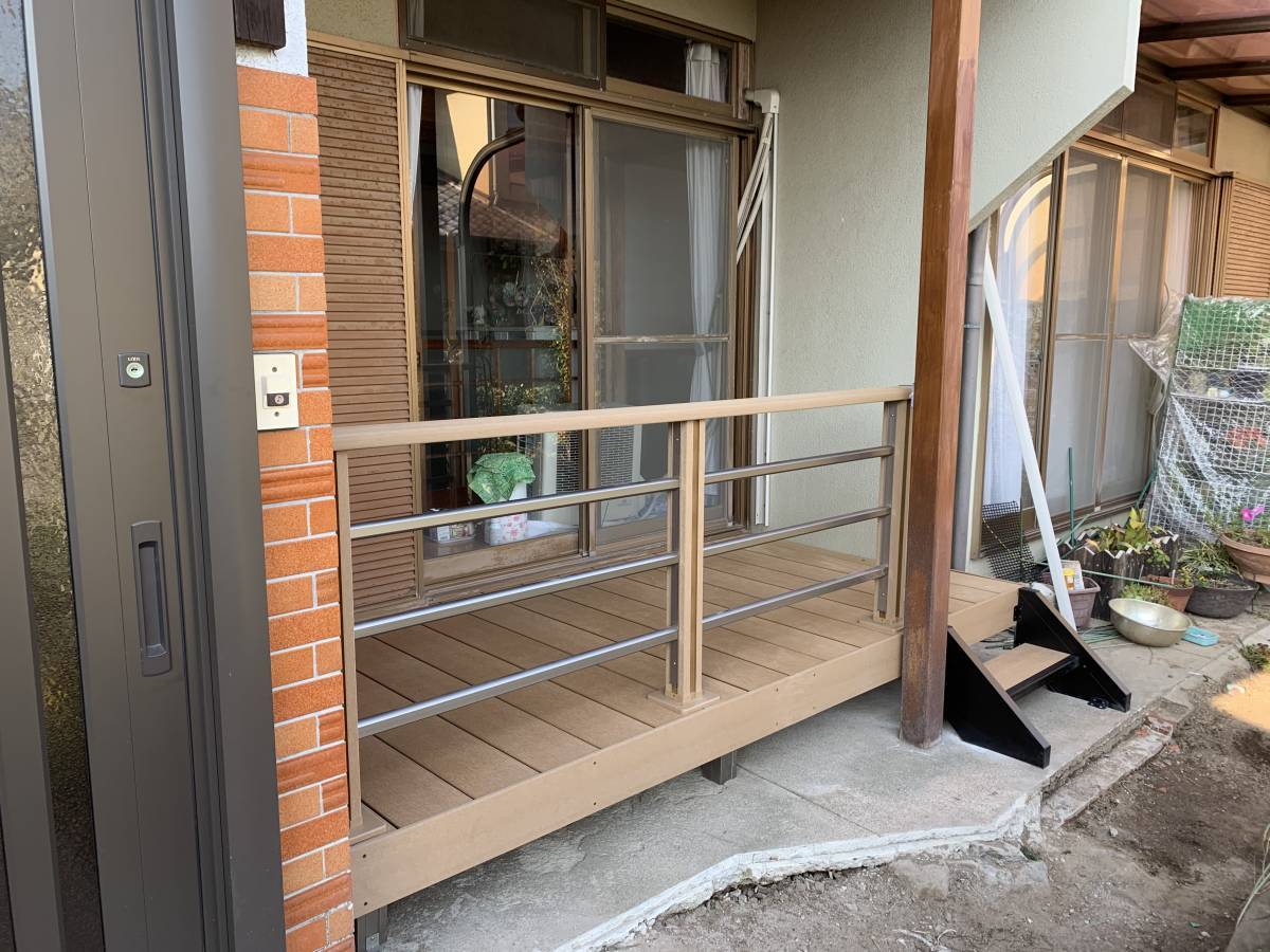 有明トーヨーのかっこいいウッドデッキ~ないかな~の施工後の写真1