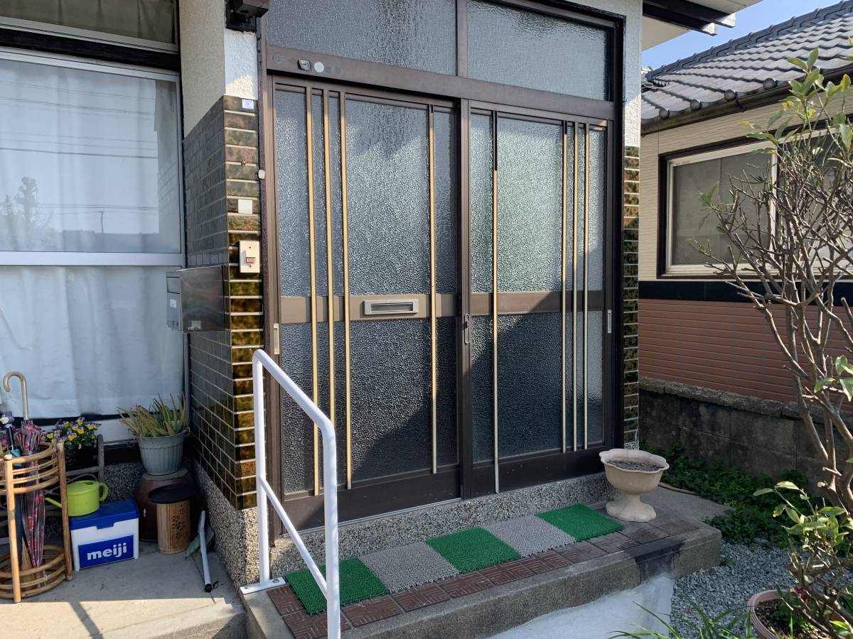 有明トーヨーの玄関取り替えようかな~の施工前の写真2