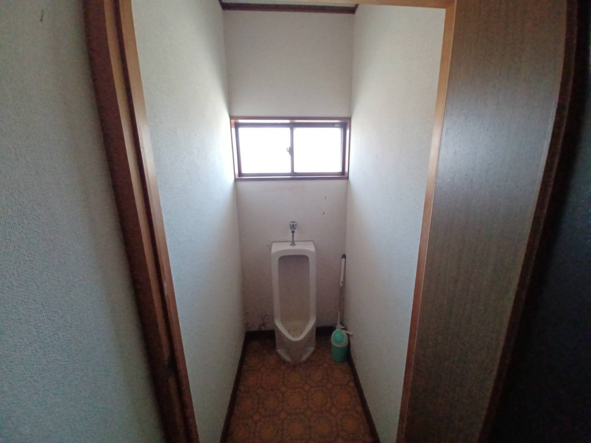 有明トーヨーのトイレがひとつになるよ~の施工前の写真1