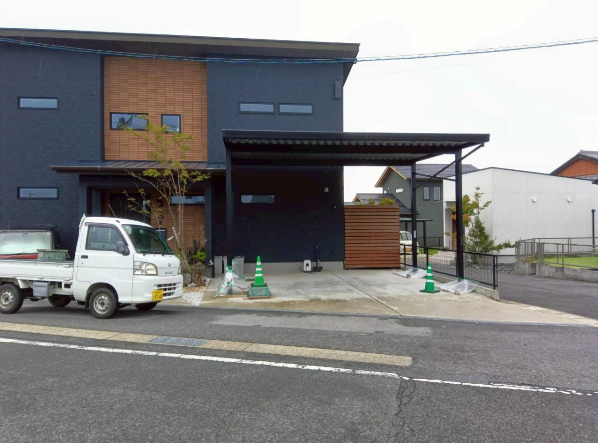 有明トーヨーのキャンピングカー専用のカーポート完成～の施工後の写真1