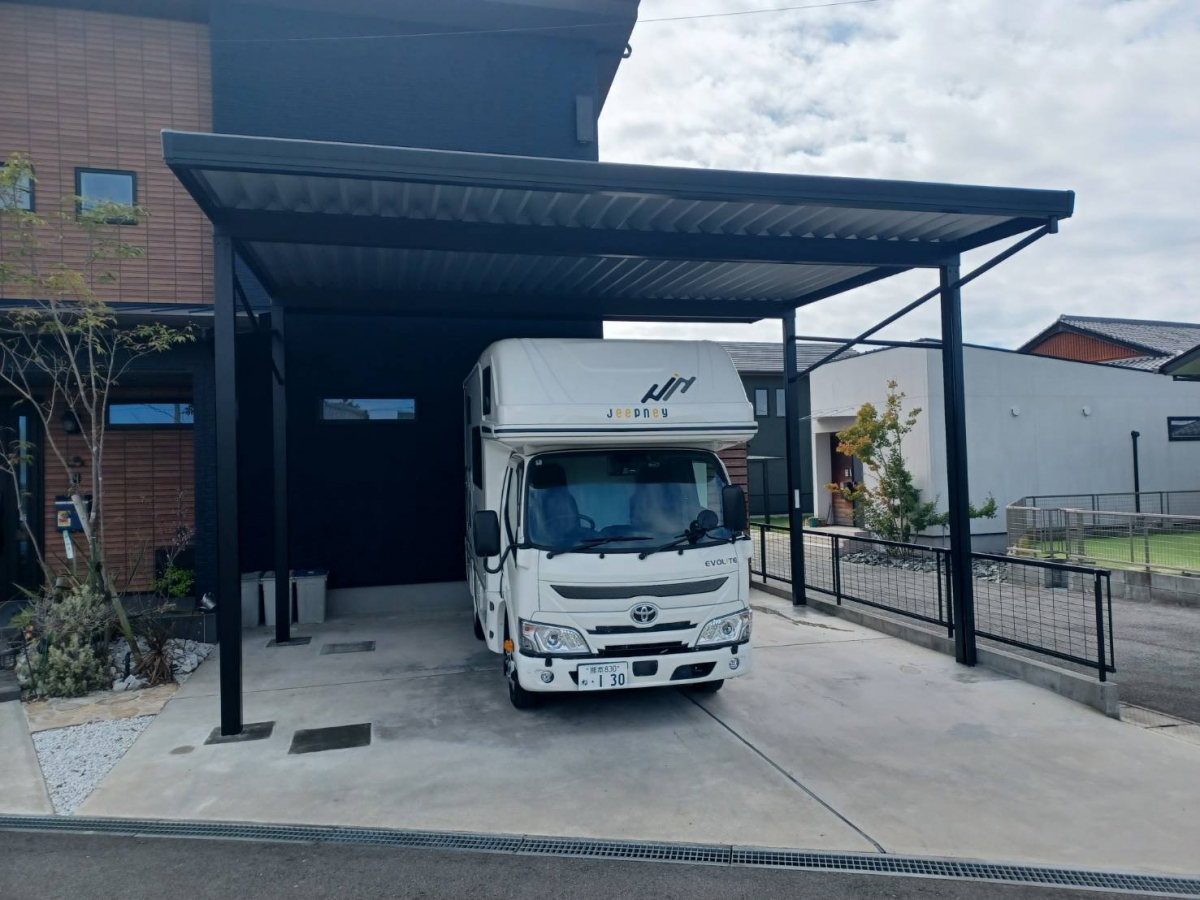 有明トーヨーのキャンピングカー専用のカーポート完成～の施工後の写真2