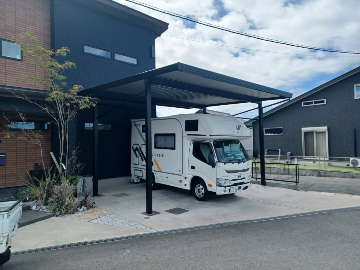 有明トーヨーのキャンピングカー専用のカーポート完成～の施工後の写真3