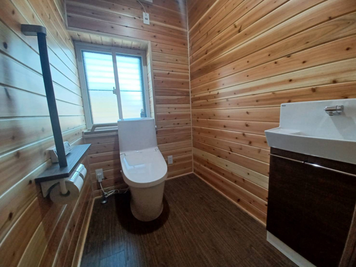 有明トーヨーの介護の為にトイレ広くしたよ～の施工後の写真1